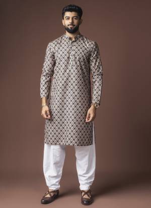 For A festive And Party Wear,Attractive These Readymade Kurta With Payjama in Fine Colored.These Kurta is Fabricated On Blended Linen And Art Silk Bottom With Heavy Designer Printed.Buy Now.