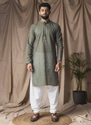 For A festive And Party Wear,Attractive These Readymade Kurta With Payjama in Fine Colored.These Kurta is Fabricated On Blended Linen And Art Silk Bottom With Heavy Designer Printed.Buy Now.