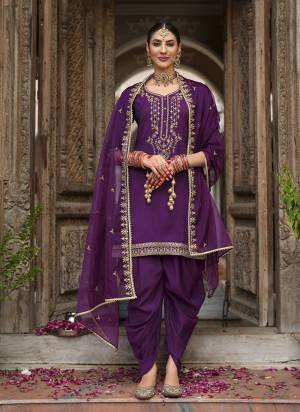 Attractive These Beautiful Looking Readymade Tulip Suits.These Top Are Viscose Silk And Bottom Are Viscose Silk And Dupatta Are Organza Fabricated.Its Beautified With Woven Self Designer,Embroidery Work.