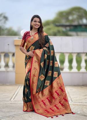 Attrective These Party Wear Saree in Fine Colored.These Saree And Blouse is Fabricated On Banarasi Silk.Its Beautified With Weaving Meenakari Designer.