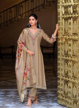 Attractive These Beautiful Looking Readymade Suits.These Top Are Viscose And Bottom Are Viscose And Dupatta Are Viscose Fabricated.Its Beautified With Designer Embroidery,Hand Work With Printed Dupatta.