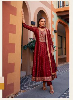 Garb These Beautiful Looking Readymade Anarkali Style Suits.These Top Are Vichitra Silk And Bottom Are Vichitra Silk And Dupatta Are Vichitra Silk Fabricated.Its Beautified With Foil Printed,Designer Embroidery,Hand Work.
