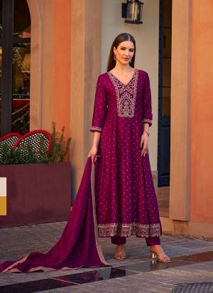 Garb These Beautiful Looking Readymade Anarkali Style Suits.These Top Are Vichitra Silk And Bottom Are Vichitra Silk And Dupatta Are Vichitra Silk Fabricated.Its Beautified With Foil Printed,Designer Embroidery,Hand Work.