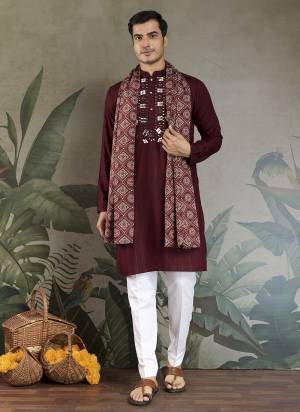 Attrective These Party Wear Readymade Kurta With Dupatta Pair in Fine Colored.These Kurta And Dupatta Are Viscose Fabricated on Pair.Its Beautified With Wevon Jari Lininig Designer With  Thread,Mirror Embroidery Work With Foil Printed Dupatta.