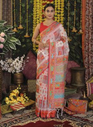 Garb These Fastive And Party Wear Saree in Fine Colored.These Saree And Blouse is Fabricated On Linen Cotton.Its Beautified With Heavy Woven Designer.