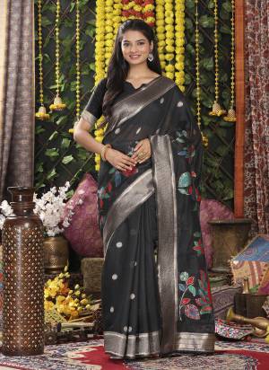 Attractive These Fastive And Party Wear Saree in Fine Colored.These Saree And Blouse is Fabricated On Linen Cotton.Its Beautified With Heavy Woven Designer.