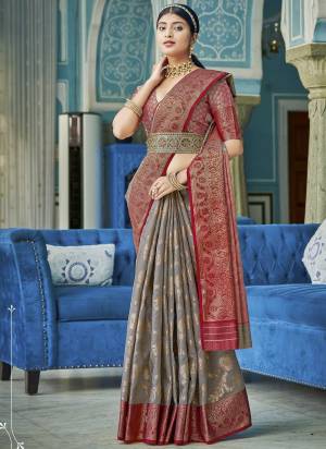 Garb These Fastive And Party Wear Saree in Fine Colored.These Saree And Blouse is Fabricated On Linen Cotton.Its Beautified With Heavy Woven Designer.