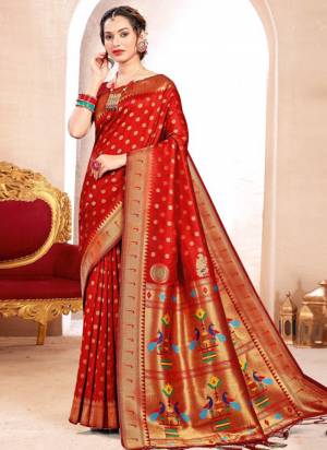 Attractive These Fastive And Party Wear Saree in Fine Colored.These Saree And Blouse is Fabricated On Paithani Silk.Its Beautified With Heavy Woven Meenakari Designer.