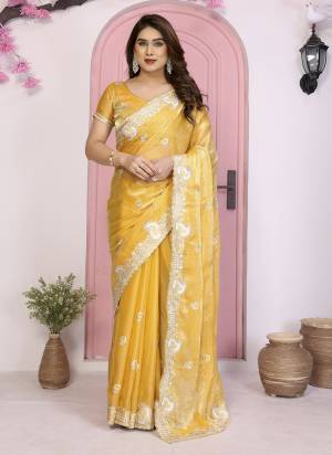 Attrective These Party Wear Saree in Fine Colored.These Saree Are Frendy Chiffon And Blouse is Frendy Chiffon Fabricated.Its Beautified With Designer Jari Embroidery,Stone Work.