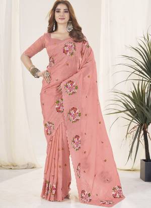 Attrective These Party Wear Saree in Fine Colored.These Saree Are Gold Crush And Blouse is Mono Diamond Silk Fabricated.Its Beautified With Designer Multy Thread Embroidery,Cut Work.