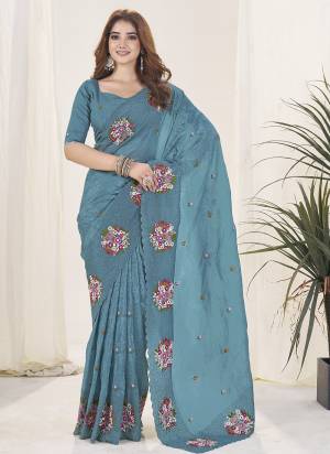 Attrective These Party Wear Saree in Fine Colored.These Saree Are Gold Crush And Blouse is Mono Diamond Silk Fabricated.Its Beautified With Designer Multy Thread Embroidery,Cut Work.