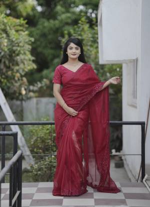 Garb These Party Wear Saree in Fine Colored.These Saree Are Twill Net And Blouse is Mono Diamond Silk Fabricated.Its Beautified With Designer Thread,Sequance Embroidery,Cut Work.
