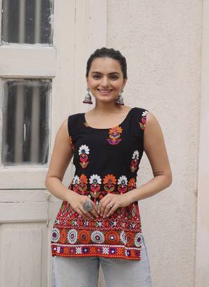 Looking These Beautiful Navratri  Readymade Kurti.These Kurti is Fabricated On Faux Georgette.Its Beautified With Designer Kutchi Gamthi Work.