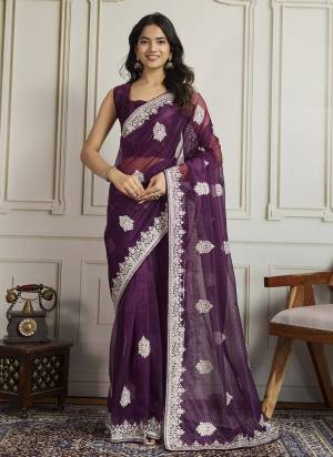 Garb These Party Wear Saree in Fine Colored.These Saree Are Twill Net And Blouse is Art Silk Fabricated.Its Beautified With Designer Thread Embroidery Work.