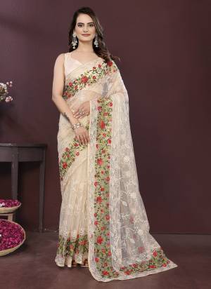 Garb These Party Wear Saree in Fine Colored.These Saree Are Net And Blouse is Art Silk Fabricated.Its Beautified With Designer Thread Embroidery Work.