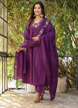 Looking These Readymade Suit in Fine Colored Pair With Bottom And Dupatta.These Top And Bottom Are Fabricated On Rayon Slub Pair With Chanderi Dupatta.Its Beautified With Designer Embroidery Work.