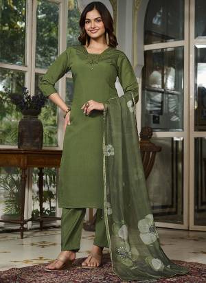 Looking These Readymade Suit in Fine Colored Pair With Bottom And Dupatta.These Top And Bottom Are Fabricated On Viscose Chanderi Pair With Taby Organza Dupatta.Its Beautified With Designer Embroidery Work.