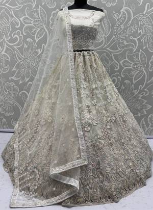 For A Fancy Designer Look,Grab These Lehenga Choli With Dupatta in Fine Colored.These Lehenga And Choli Are Net And Dupatta Are Fabricated On Net Pair.Its Beautified With Multy Thread,Sequance Embroidery,Zarcon Diamond Work. 