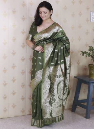Looking These Party Wear Saree in Fine Colored.These Saree And Blouse is Fabricated On Banarasi Silk.Its Beautified With Weaving Silver Jari Designer.