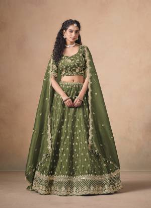 For A Designer Look,Grab These Party Wear Crush Fill Lehenga Choli in Fine Colored.These Lehenga And Blouse Are Fabricated On Organza Pair With Organza Dupatta.Its Beautified With Crush Fill,Designer Embroidery Work.