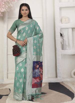 Garb These Fastive And Party Wear Saree in Fine Colored.These Saree And Blouse is Fabricated On Linen Cotton.Its Beautified With Heavy Woven Designer With Digital Printed.