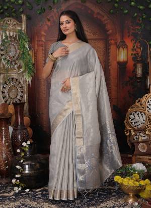 Looking These Fastive And Party Wear Saree in Fine Colored.These Saree And Blouse is Fabricated On Organza.Its Beautified With Heavy Woven Designer.