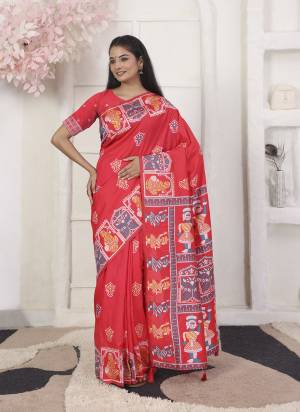Garb These Fastive And Party Wear Saree in Fine Colored.These Saree And Blouse is Fabricated On Silk Blend.Its Beautified With Heavy Woven Designer.