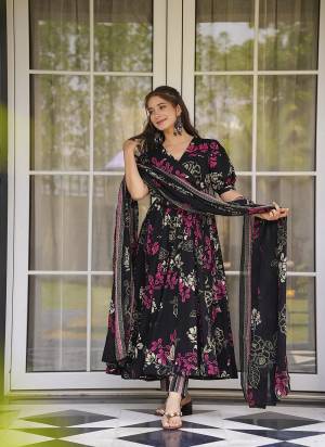 Attractive Looking These Beautiful Looking Readymade Anarkali Suits.These Top And Bottom is Fabricated On Muslin And Muslin Dupatta.Its Beautified With Designer Digital Printed.