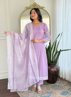 Garb These Readymade Suit in Fine Colored Pair With Bottom And Dupatta.These Top And Bottom Are Fabricated On Rayon Pair With Taby Dupatta.Its Beautified With Designer Embroidery Work,Printed.