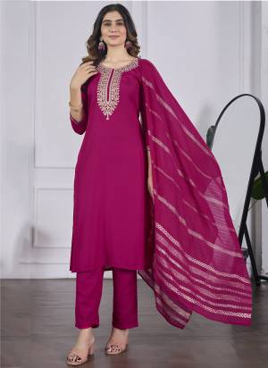 Looking These Suit in Fine Colored Pair With Bottom And Dupatta.These Top And Bottom Are Fabricated On Rayon Slub Pair With Chanderi Dupatta.Its Beautified With Designer Embroidery Work,Woven.