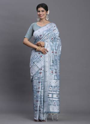 Attractive These Fastive And Party Wear Saree in Fine Colored.These Saree And Blouse is Fabricated On Linen Cotton.Its Beautified With Heavy Weaving Havey Designer.