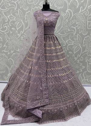 For A Fancy Designer Look,Grab These Lehenga Choli With Dupatta in Fine Colored.These Lehenga And Choli Are Net And Dupatta Are Fabricated On Soft Net Pair.Its Beautified With Dori, Sequance,Jari Embroidery,Zarkon Diamond Work. 