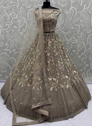 For A Fancy Designer Look,Grab These Lehenga Choli With Dupatta in Fine Colored.These Lehenga And Choli Are Net And Dupatta Are Fabricated On Soft Net Pair.Its Beautified With Dori, Sequance,Thread Embroidery,Zarkon Diamond Work. 