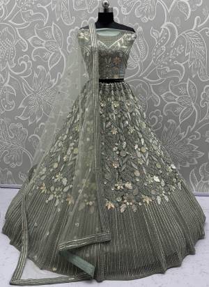 For A Fancy Designer Look,Grab These Lehenga Choli With Dupatta in Fine Colored.These Lehenga And Choli Are Net And Dupatta Are Fabricated On Soft Net Pair.Its Beautified With Dori, Sequance,Thread Embroidery,Zarkon Diamond Work. 