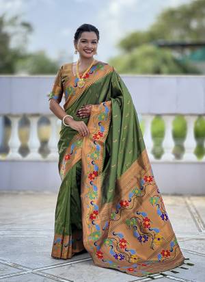 Garb These Party Wear Saree in Fine Colored.These Saree Are Paithani Silk And Blouse is Fabricated On Paithani Silk.Its Beautified With Weaving Jacquard Meenakari Designer.