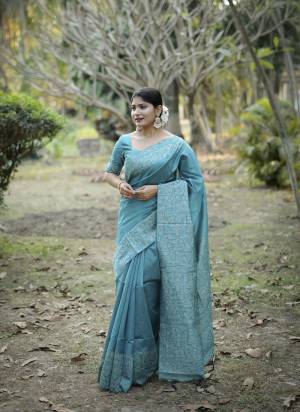 Garb These Festive Wear Saree in Fine Colored.These Saree And Blouse is Fabricated On Handloom Raw Silk.Its Beautified With Woven Gala Pallu Border Designer.