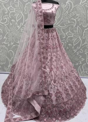 For A Fancy Designer Look,Grab These Lehenga Choli With Dupatta in Fine Colored.These Lehenga And Choli Are Net And Dupatta Are Fabricated On Soft Net Pair.Its Beautified With Heavy Dori, Sequance,Jari Embroidery,Zarkon Diamond Work. 