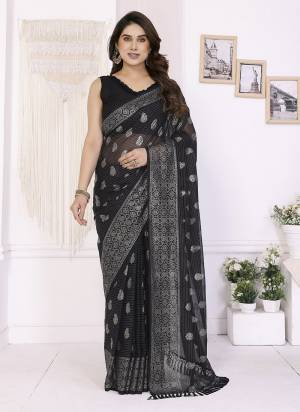 Attrective These Party Wear Saree in Fine Colored.These Saree Are Georgette And Blouse is Georgette Fabricated.Its Beautified With Designer Foil Printed.