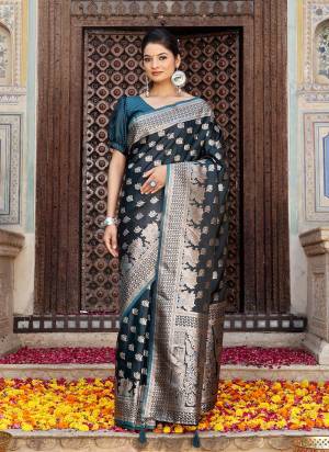 Garb These Fastive And Party Wear Saree in Fine Colored.These Saree And Blouse is Fabricated On Silk.Its Beautified With Weaving Jari Designer.