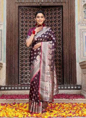 Garb These Fastive And Party Wear Saree in Fine Colored.These Saree And Blouse is Fabricated On Silk.Its Beautified With Weaving Jari Designer.