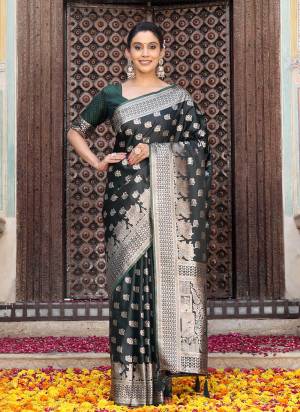 Garb These Fastive And Party Wear Saree in Fine Colored.These Saree And Blouse is Fabricated On Silk.Its Beautified With Weaving Jari Designer.