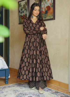 Attrective Looking These Beautiful Readymade Anarkali Top With Plazzo .These Top And Bottom is Fabricated On Rayon.Its Beautified With Designer Digital Printed.