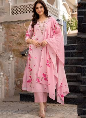 Looking These Suit in Fine Colored Pair With Bottom And Dupatta.These Top Are Chanderi Butti And Bottom Are Fabricated On Chanderi Pair With Chanderi Dupatta.Its Beautified With Woven Designer With Printed.