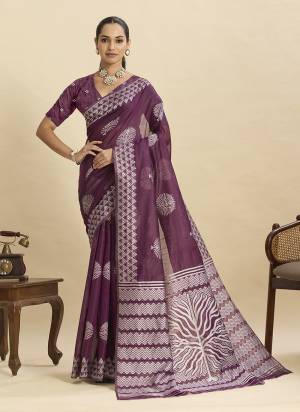 Garb This Party Wear Saree Paired With Blouse.This Saree And Blouse Are soft Silk Fabric With Woven Designer. Buy This Pretty Saree Now.