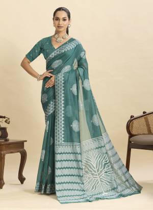 Garb This Party Wear Saree Paired With Blouse.This Saree And Blouse Are soft Silk Fabric With Woven Designer. Buy This Pretty Saree Now.