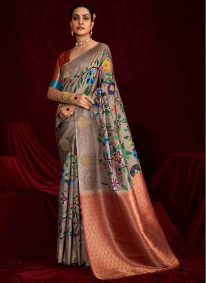 Attrective These Party Wear Saree in Fine Colored.These Saree Are Soft Silk And Blouse is Fabricated On Soft Silk Pair.Its Beautified With Woven Designer, Digital Kalamkari Printed.