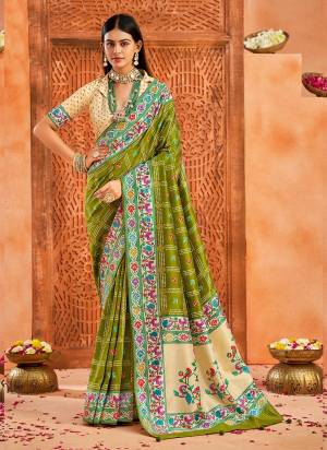 Attrective These Party Wear Saree in Fine Colored.These Saree Are Velvet Tussar Silk And Blouse is Fabricated On Velvet Tussar Silk Pair.Its Beautified With Designer Paithani Pallu With Ghatchola Printed.