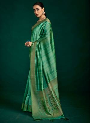 Garb These Party Wear Saree in Fine Colored.These Saree Are Tussar Silk And Blouse is Fabricated On Tussar Silk Pair.Its Beautified With Jandani Digital Printed With Designer Woven Lace Border And Pallu.