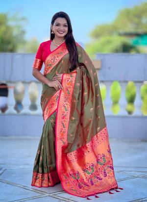 Attractive These Party Wear Saree in Fine Colored.These Saree Are Paithani Silk And Blouse is Fabricated On Paithani Silk.Its Beautified With Weaving Jacquard Meenakari Designer.