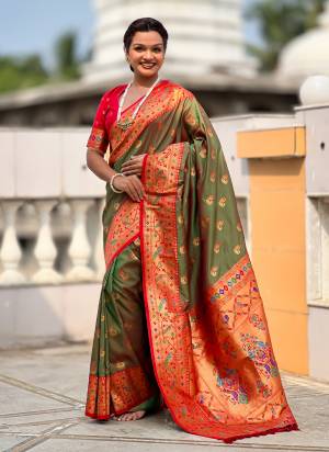 Garb These Party Wear Saree in Fine Colored.These Saree Are Paithani Silk And Blouse is Fabricated On Paithani Silk.Its Beautified With Weaving Jacquard Meenakari Designer.